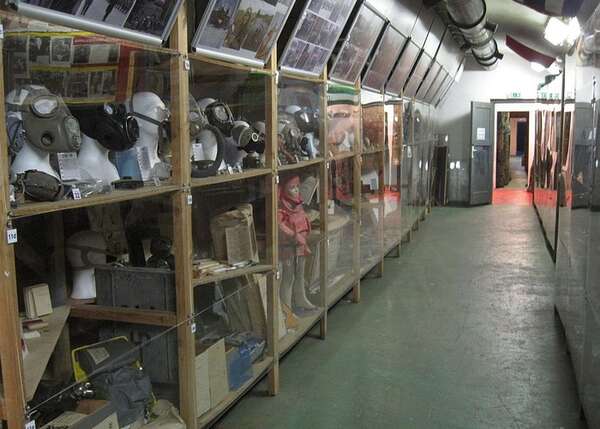 Prager Kommunismus- und Atombunker-Tour – Gang im Bunker