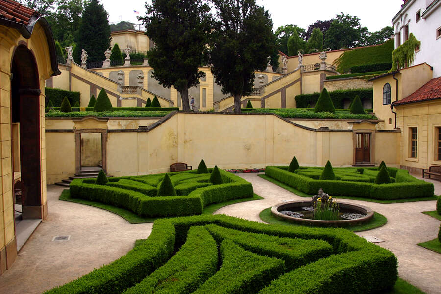 Sala Terrena und barocke Gartenterrassen im Vrtba-Garten Prag
